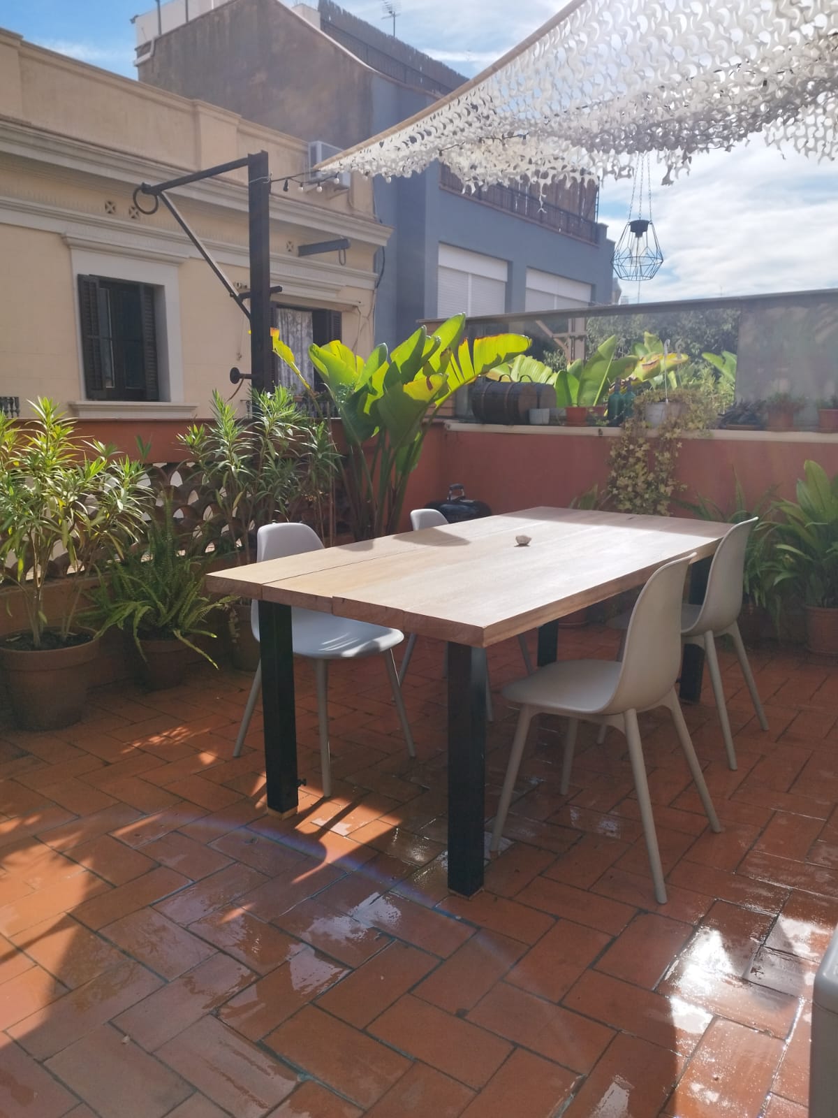 Imagen de reparación de mesa